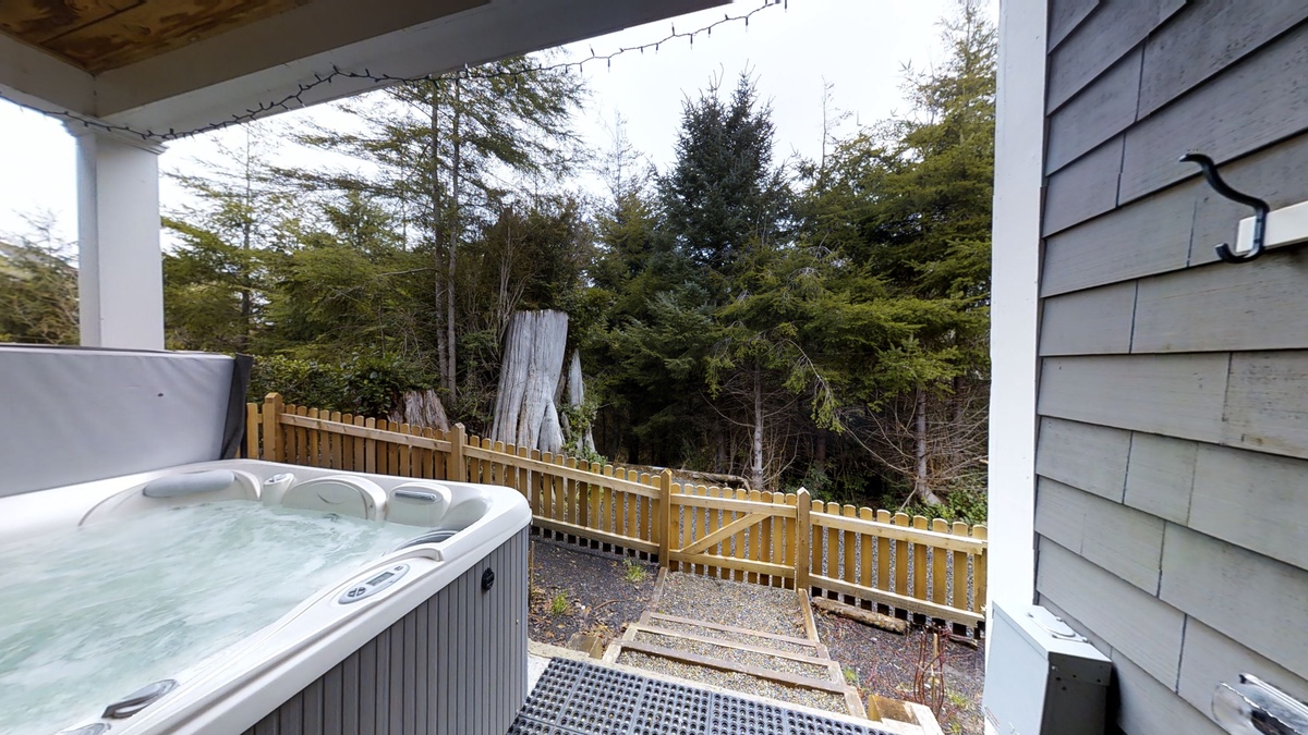 Private hot tub from walking path