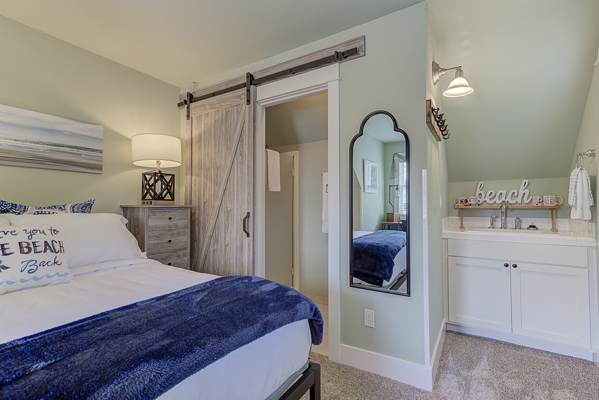 The cozy carriage house has a queen bed and private bathroom