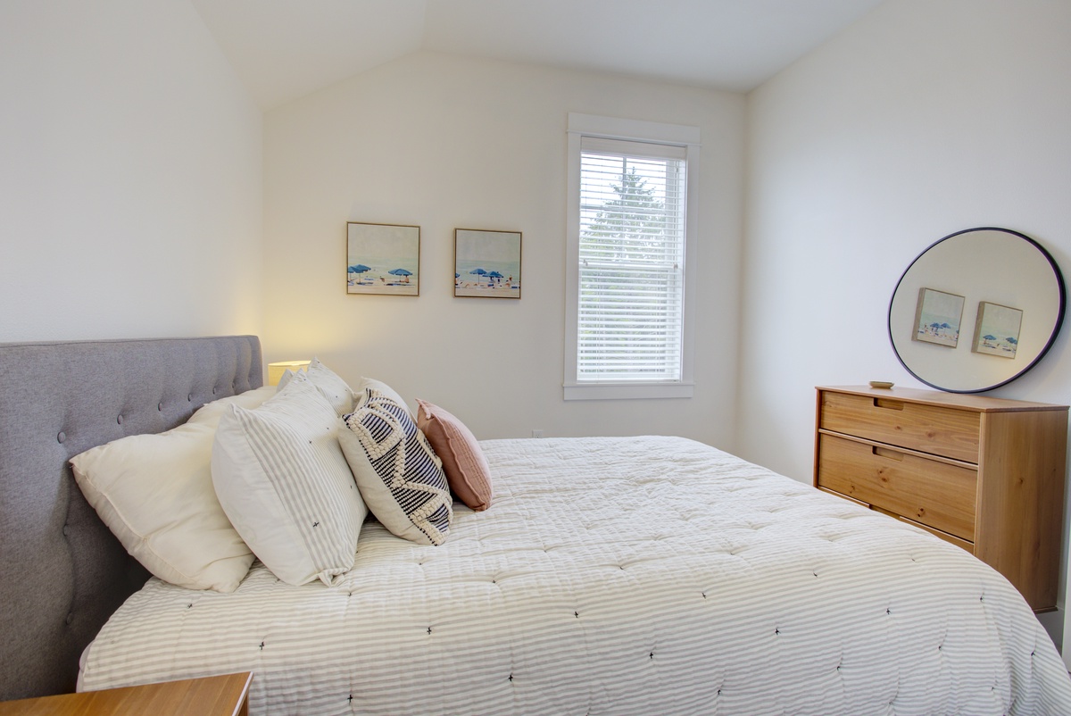 Guest bedroom