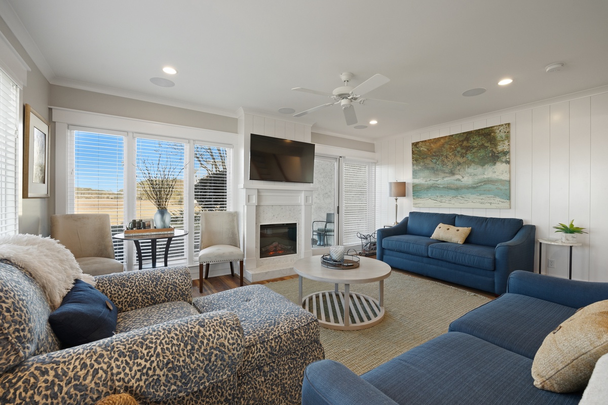 722 Schooner Court | Photo 2