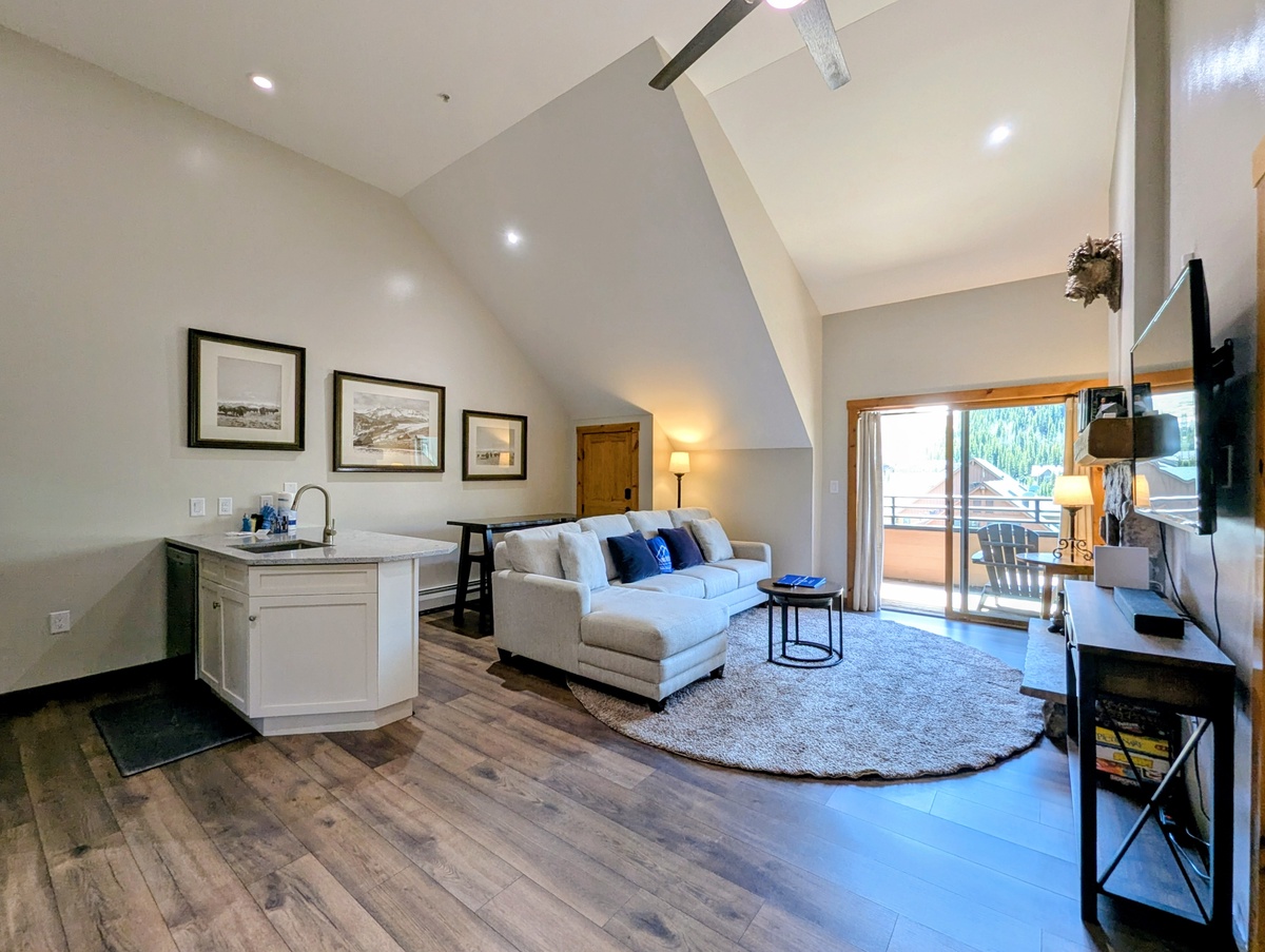 Relax in your open-concept retreat with vaulted ceilings, cozy seating, and a private balcony. Enjoy stunning mountain views framed by natural wood accents and modern comfort.