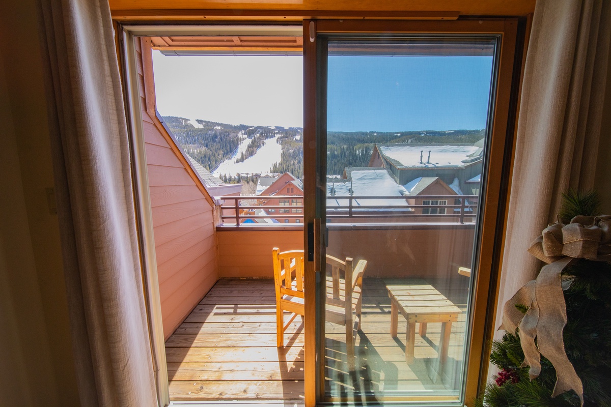 Sliding door to upper balcony views! #winter