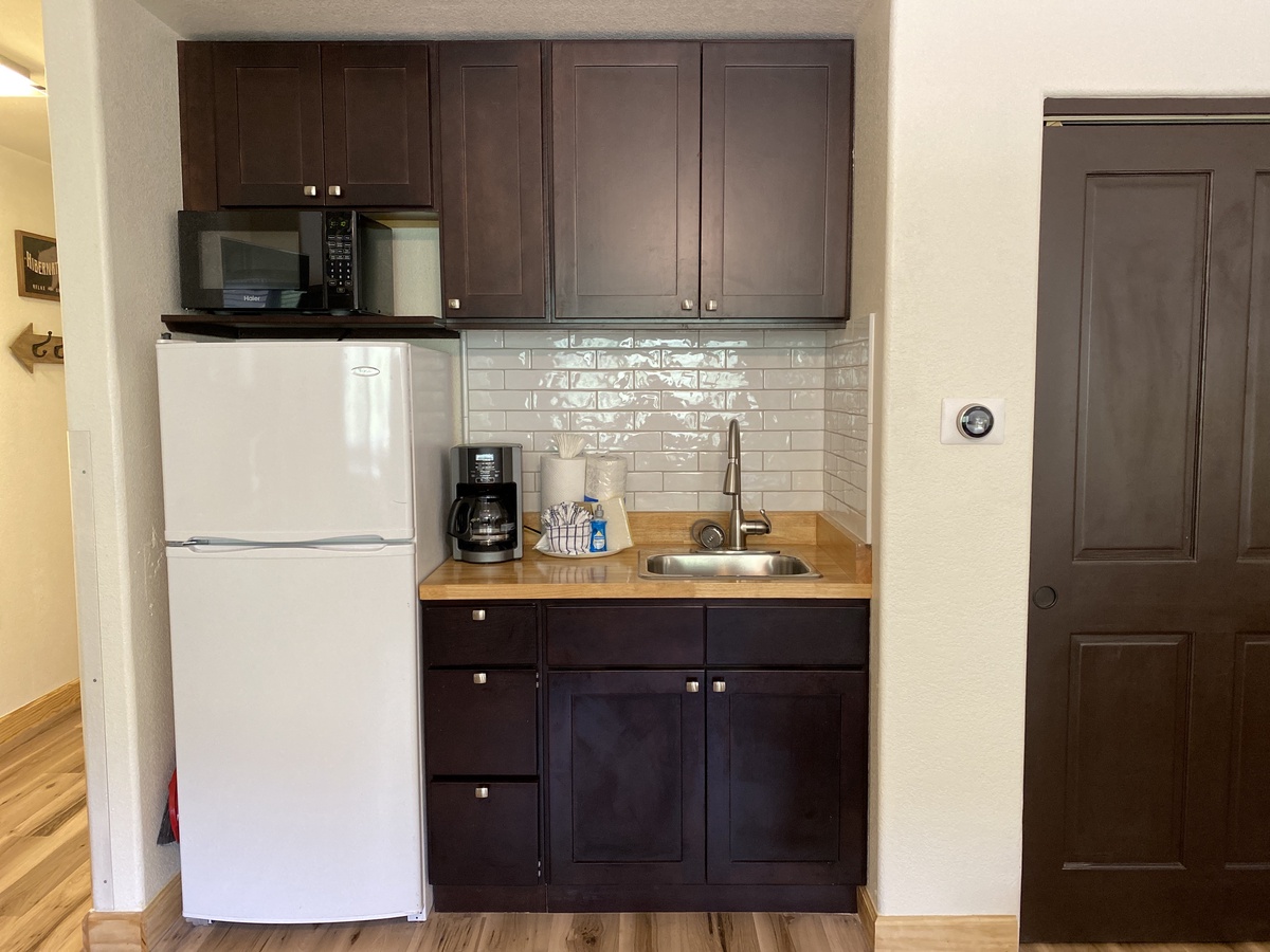 Kitchenette with 3/4 size fridge & microwave