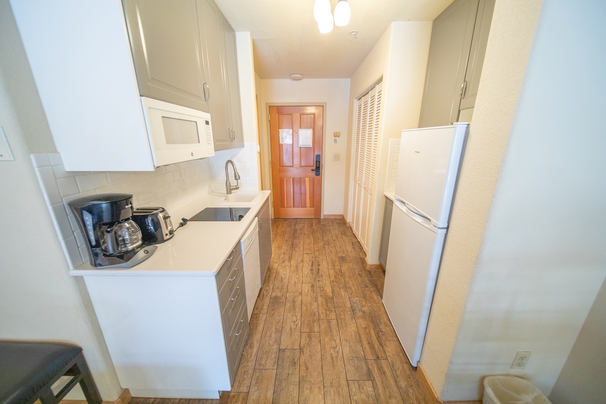 Well appointed kitchenette