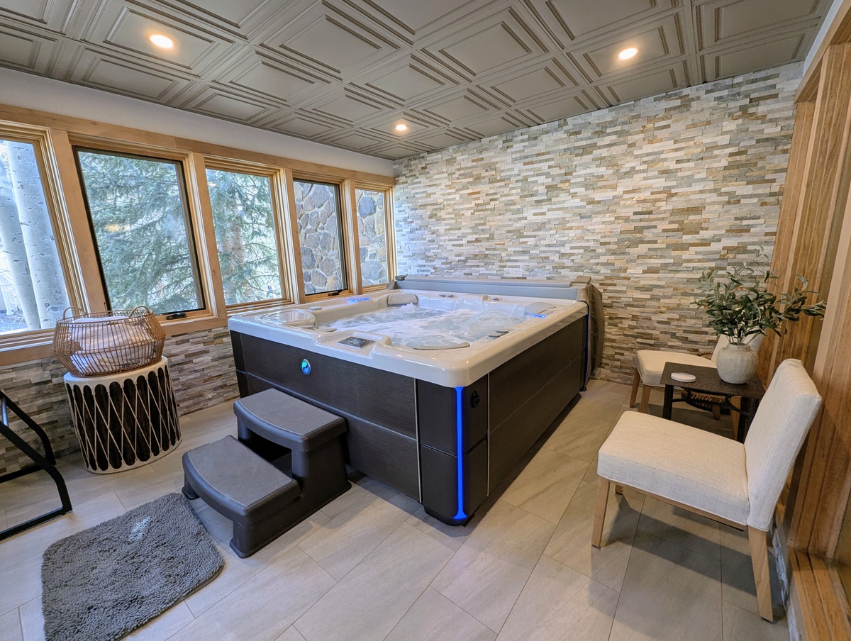 Updated Private hot tub room