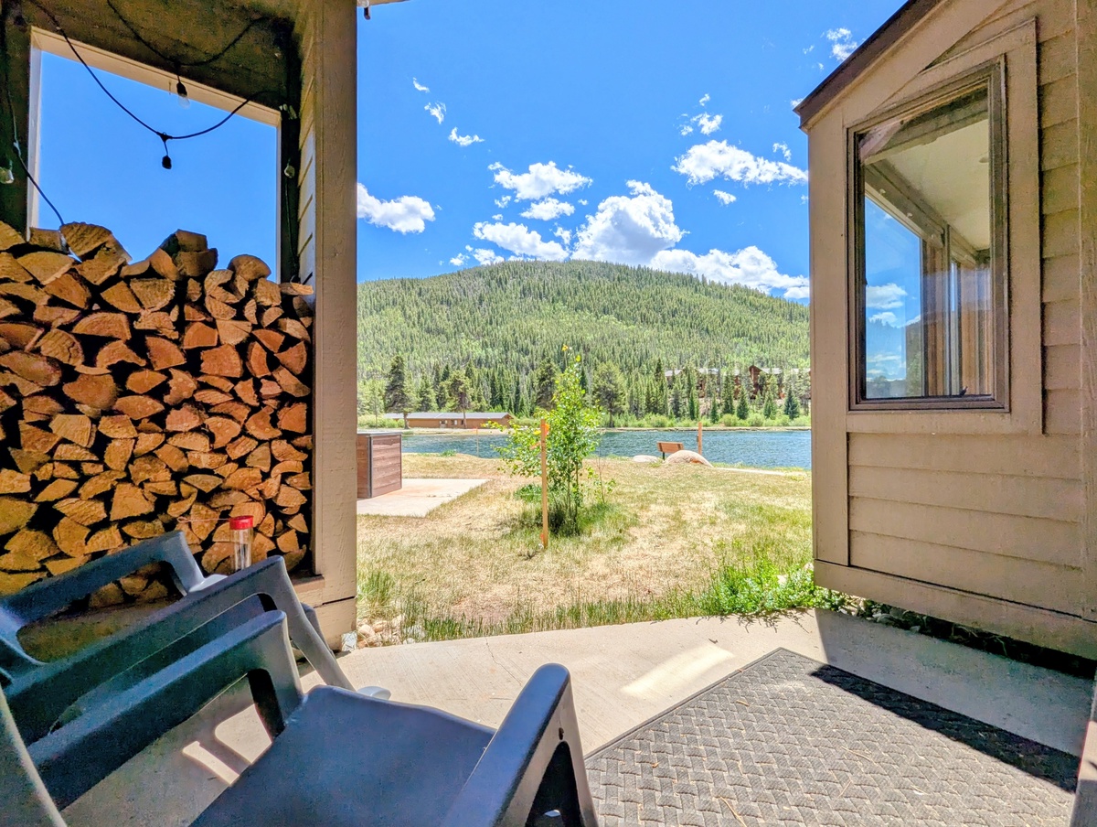 A stunning lakefront retreat framed by forested mountain slopes, offering direct waterfront access just steps from your door—ideal for peaceful mornings and scenic mountain getaways.