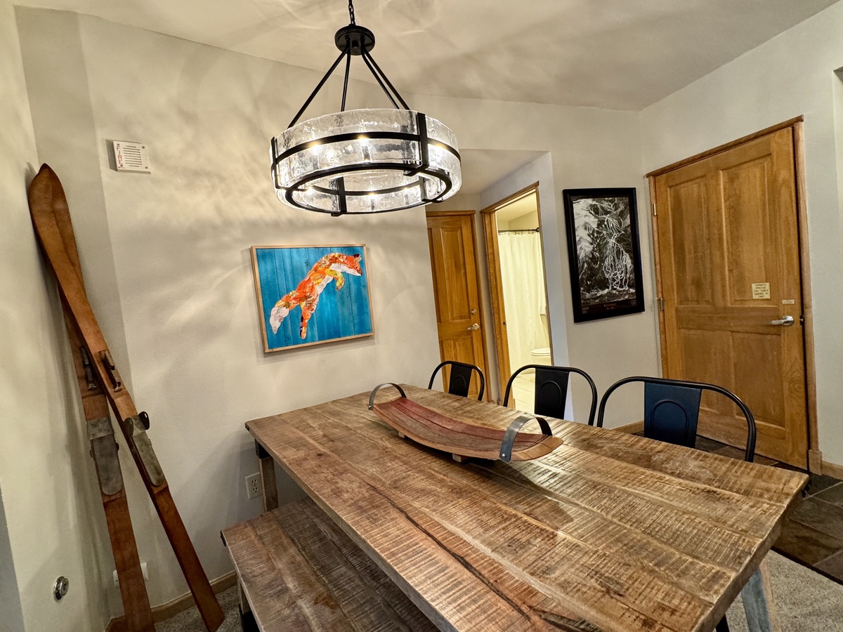 Perfect Setting for Family Ski Dinner!