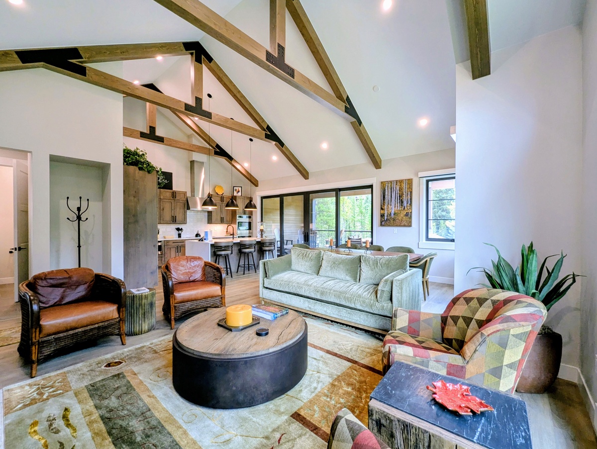 Luxurious Townhome at the Alcove!