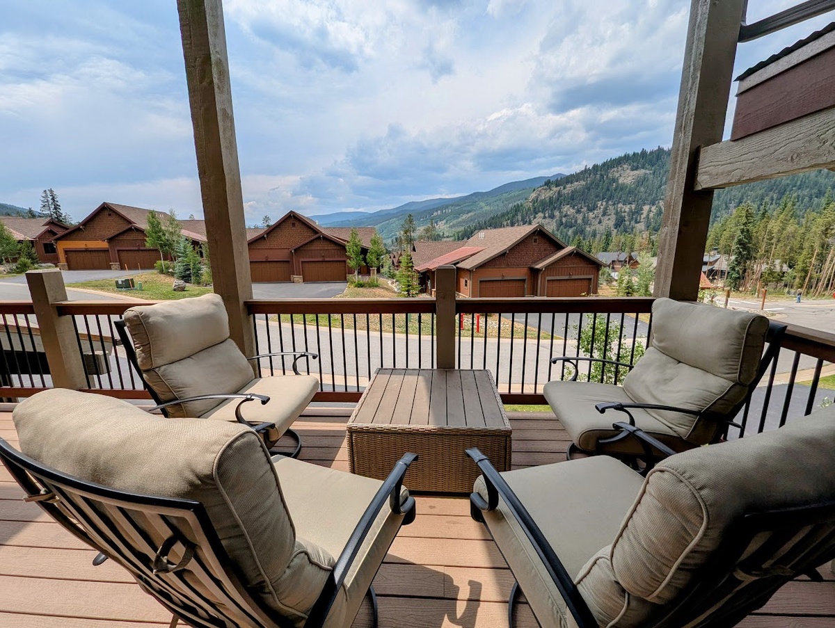 Spacious balcony with mountain views #summer