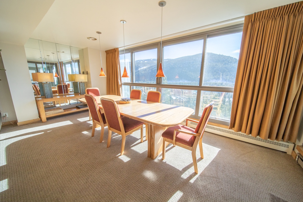 Dine in with the Colorado mountain backdrop #summer