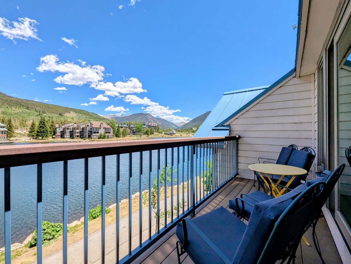 Upper level balcony #spring