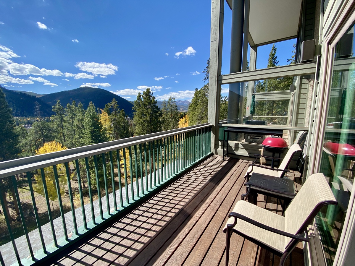 Private Upper Level Balcony with outstanding views of Keystone #fall