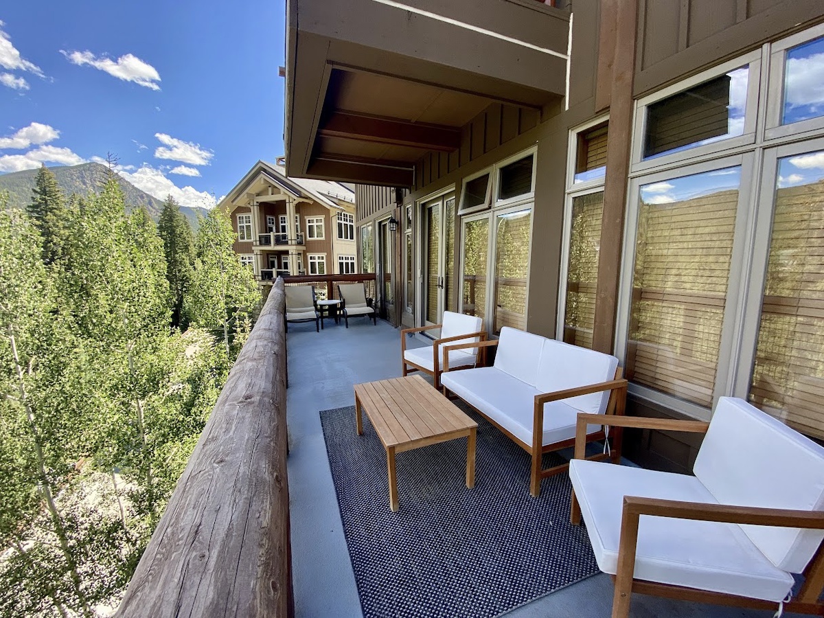 Large private balcony with outstanding views of Keystone #summer