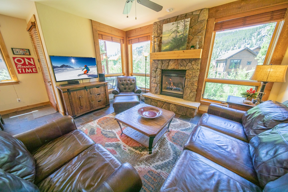 **FIREPLACE OUT OF ORDER UNTIL 2/28**Unwind with the gas fireplace and flat screen! #summer