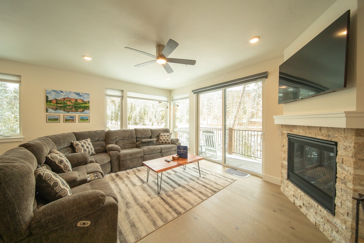 Large sectional and gas fireplace - Great for a snowy day in!