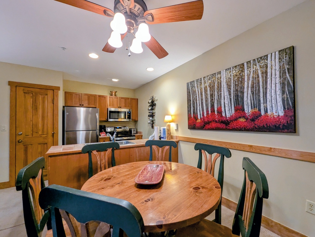 Large Dining Space for the Whole Crew