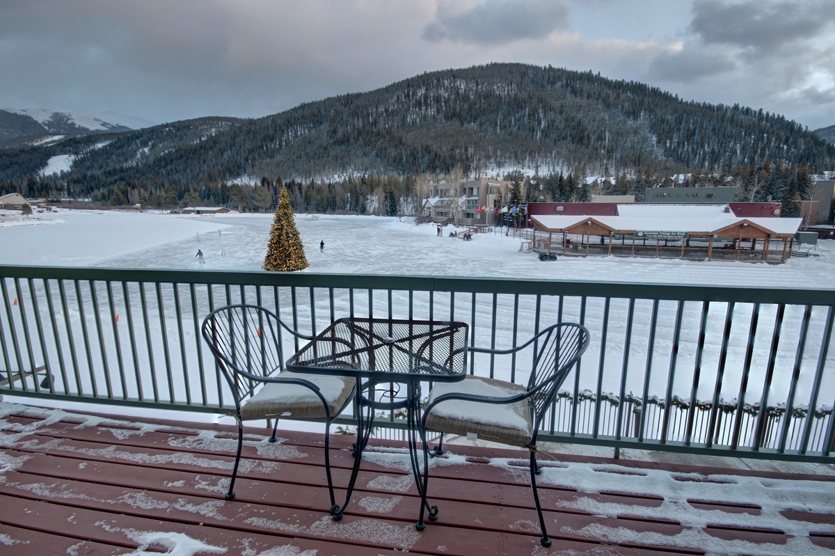 Ice Skating Right Out the Door at Keystone Lake #winter