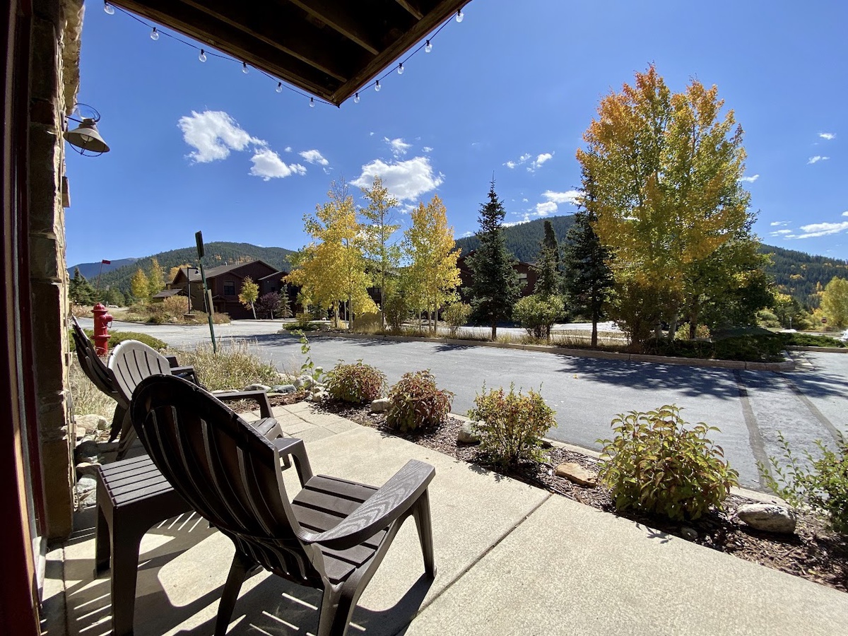 Ground Level Patio with Keystone views #fall