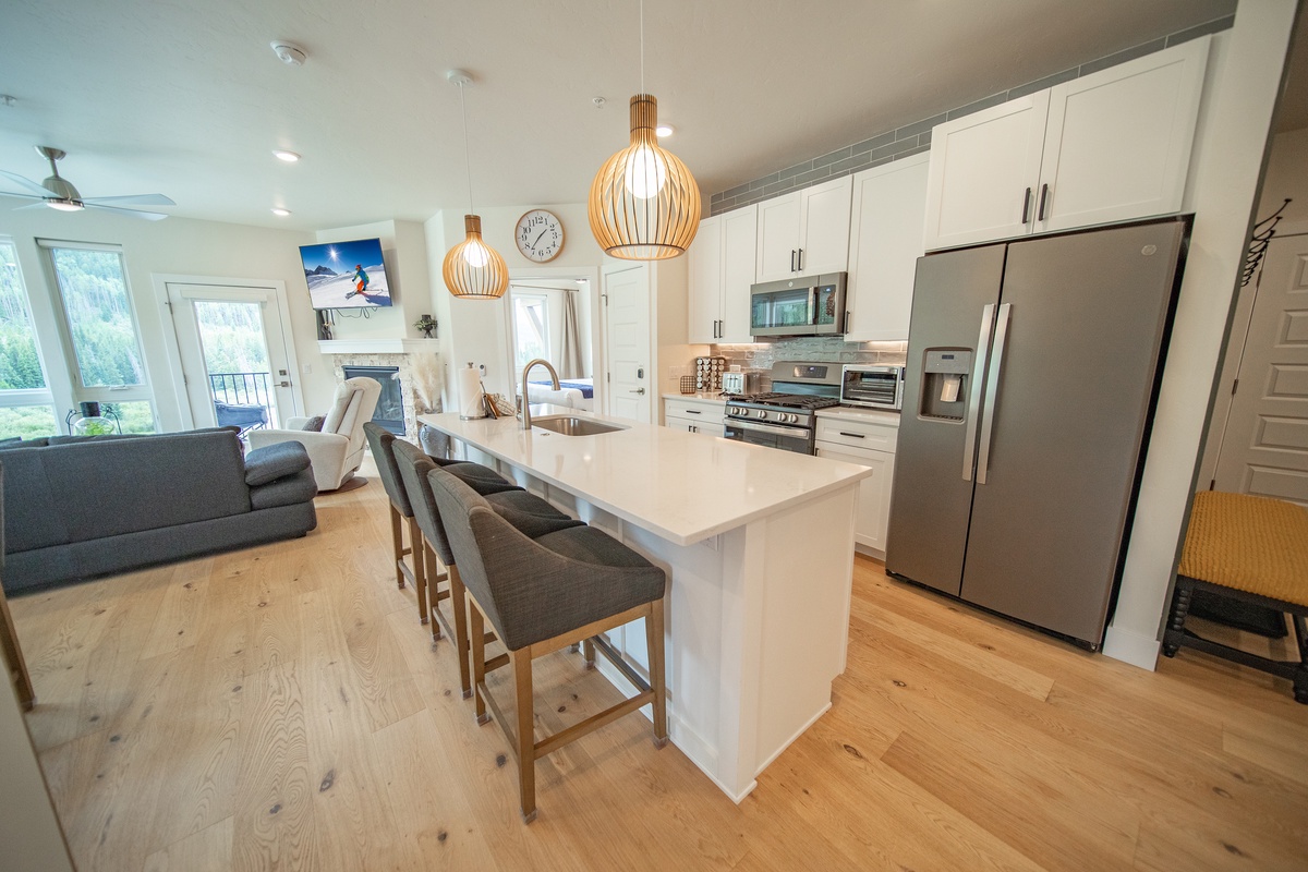 Modern kitchen with everything you need!