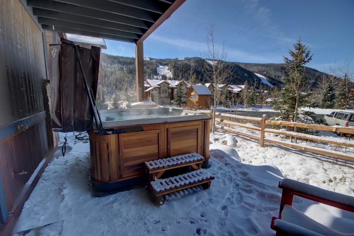 Private hot tub and patio space #winter