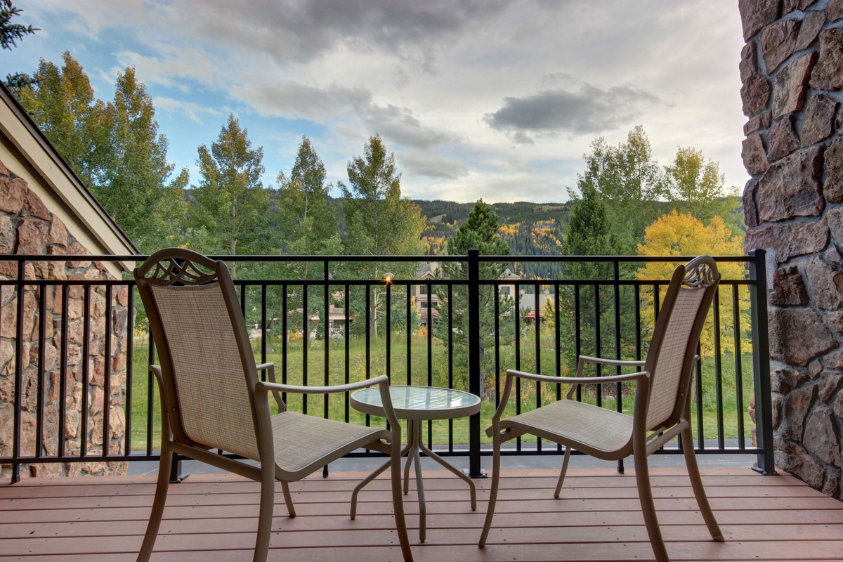 Balcony with amazing mountain/forest view #fall