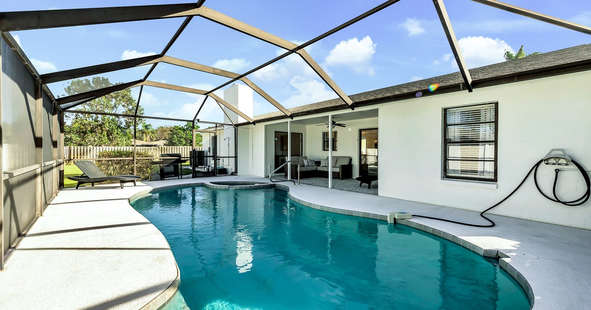 A Coastal Paradise - Vacation Rental In Bradenton,FL | AMI Locals