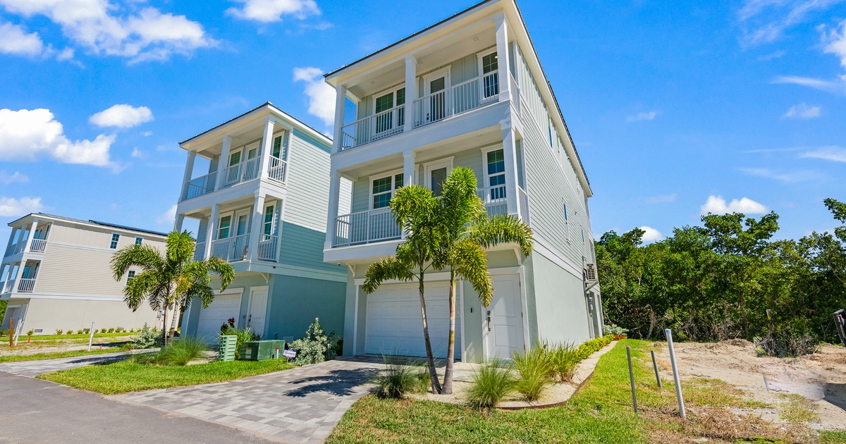 Casa Cortez at Hunter's Point Vacation Rental in Cortez,FL AMI Locals