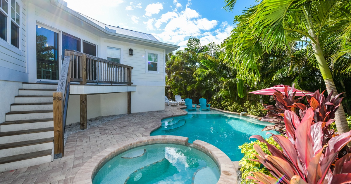 Beach Time AMI - Vacation Rental in Holmes Beach,FL | AMI Locals