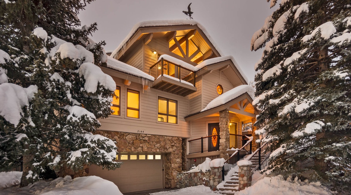 Glacier Lodge - East