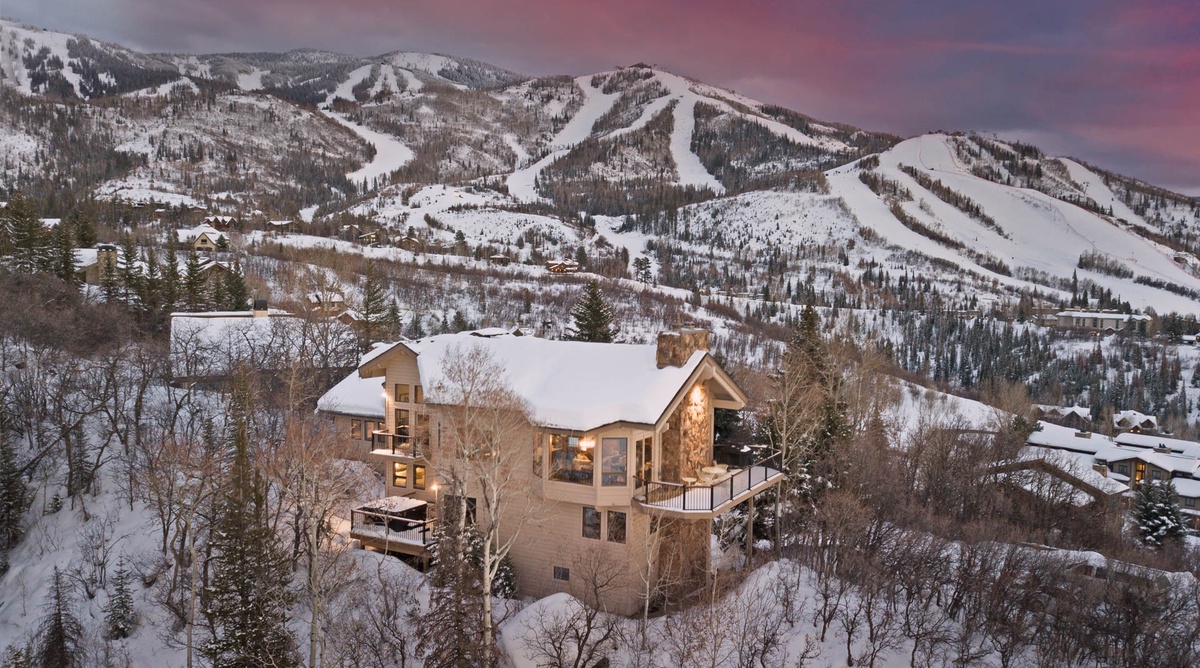 Glacier Lodge - West