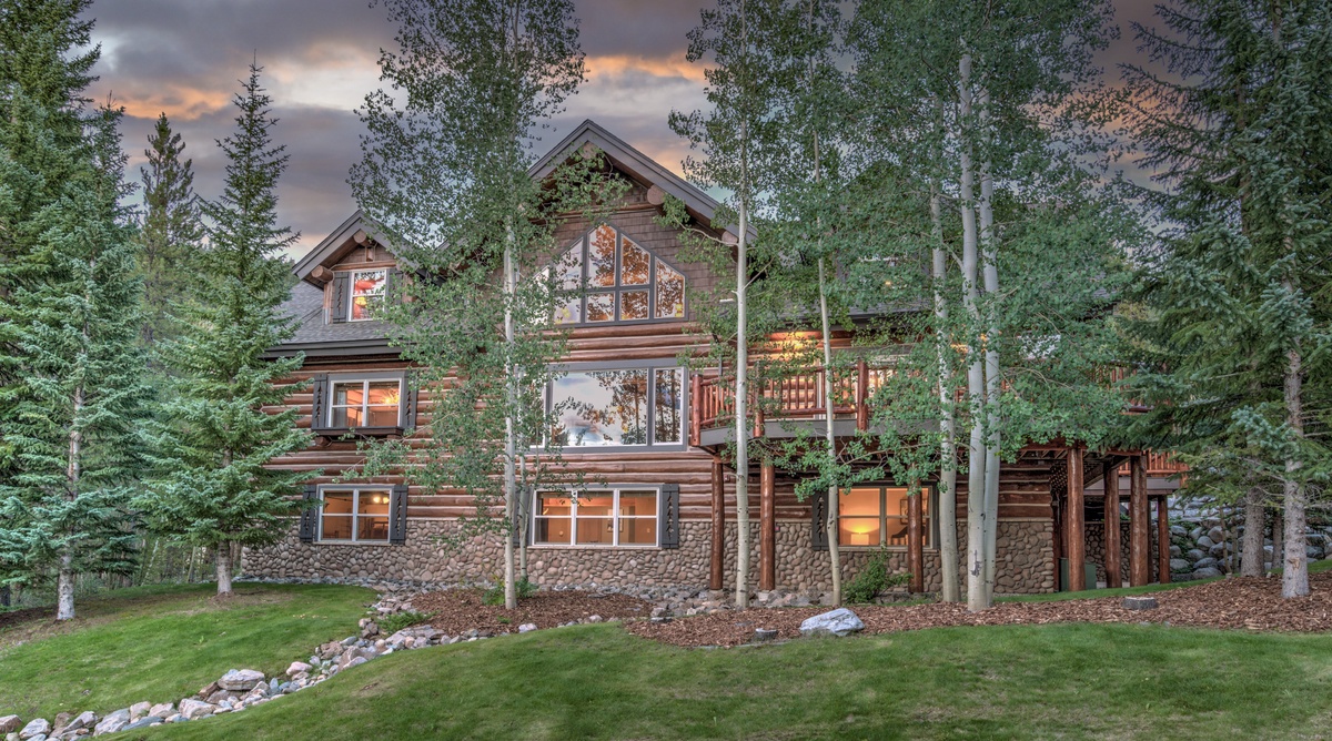 Twin Eagles Lodge