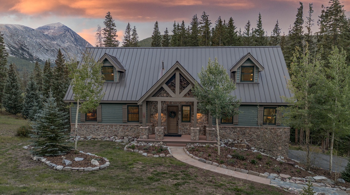 Starlit Pines Lodge