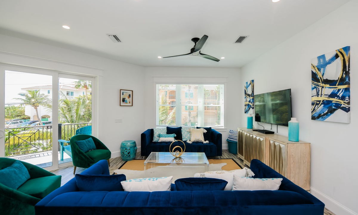 Living Room, Gulf Horizons - AMI Locals