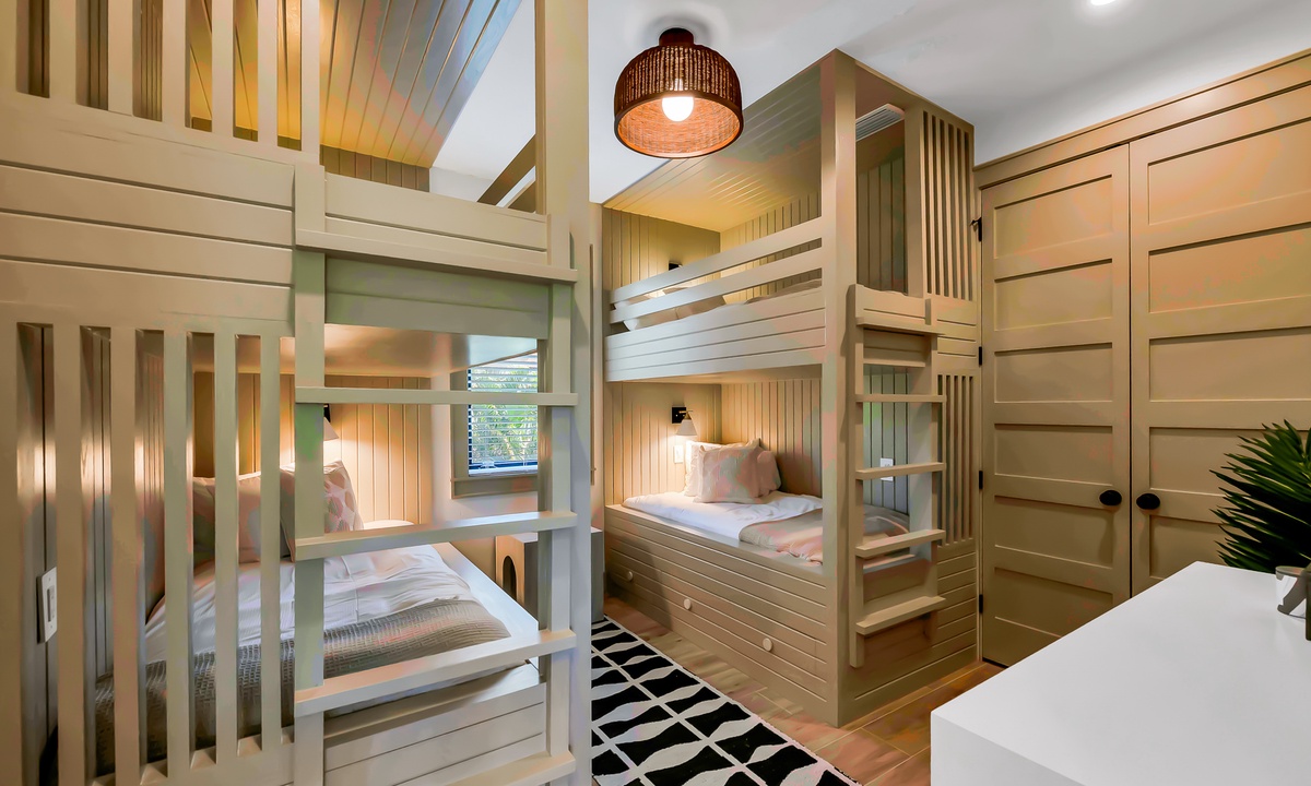 Ninth Bedroom - Two Twin Bunks