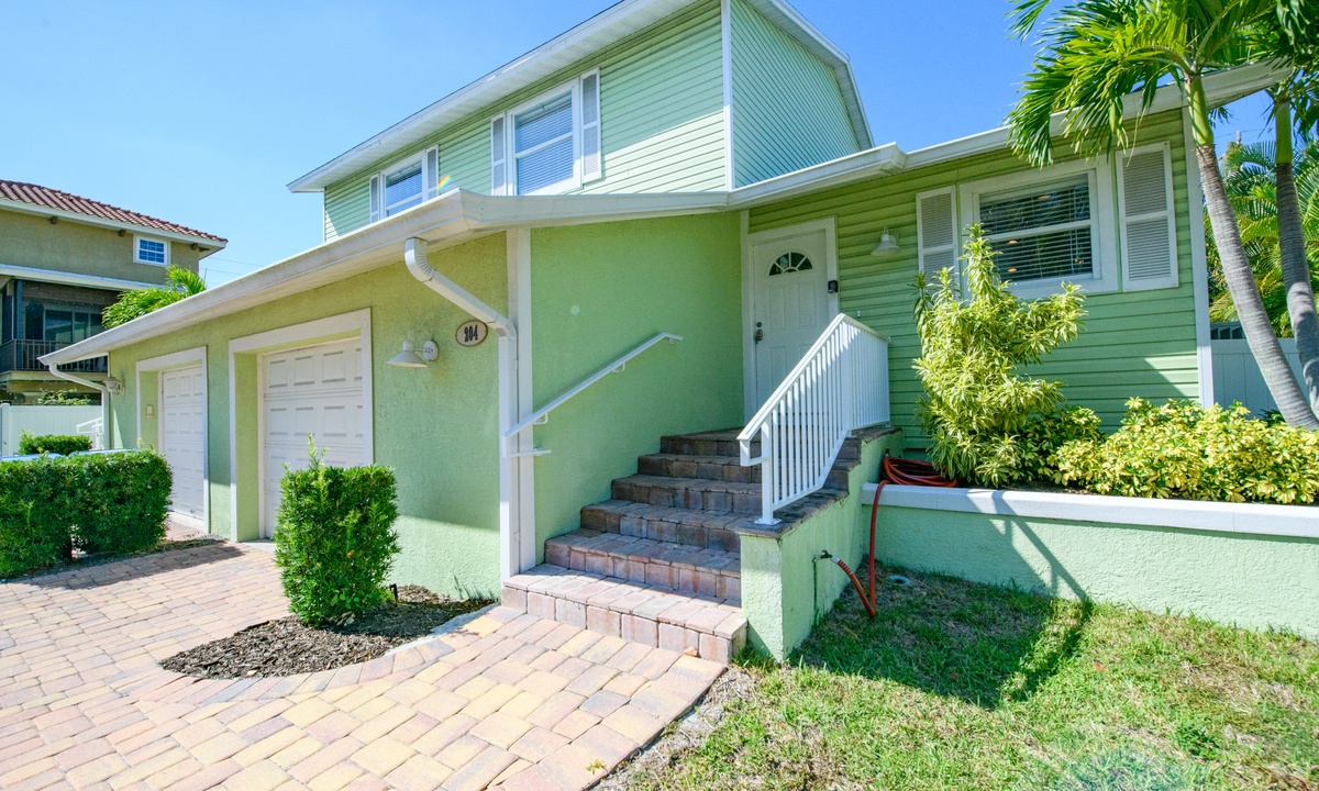 Coveside Cottage Vacation Rental in Holmes Beach,FL AMI Locals