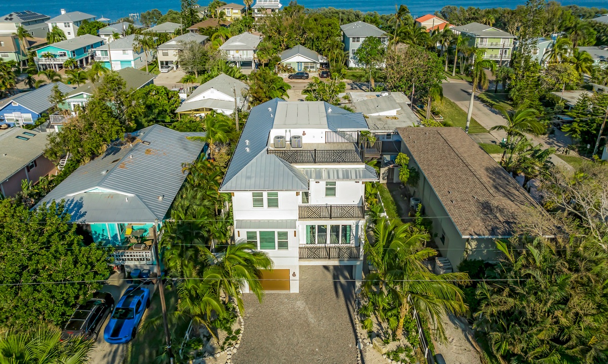 Along for the Vibe Vacation Rental in Bradenton Beach,FL AMI Locals