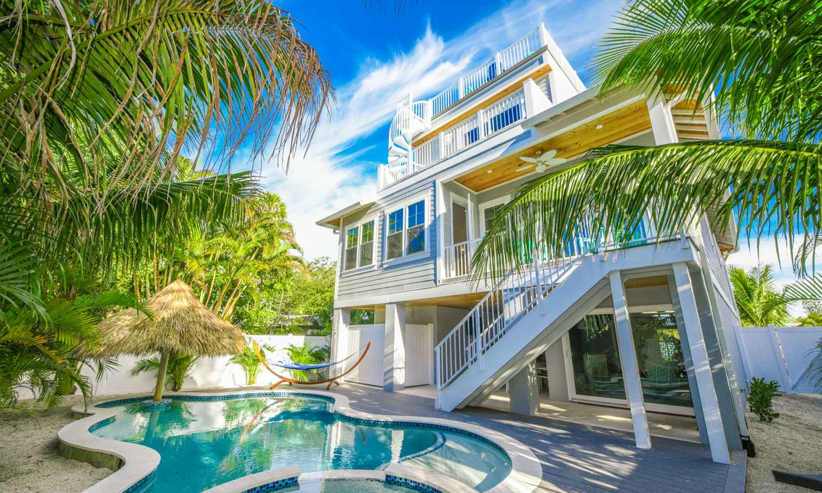 Surfer S Dream Vacation Rental In Holmes Beach Fl Ami Locals