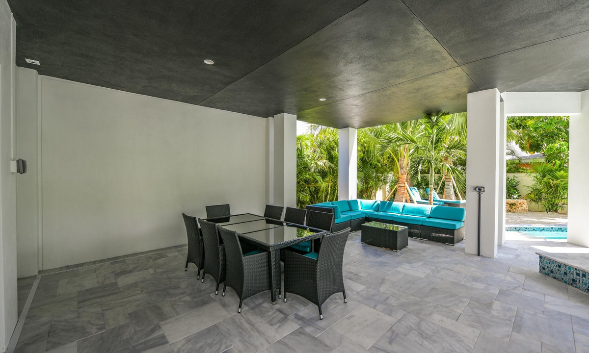 Pool Patio with Outdoor Dining table, Gulf Horizons - AMI Locals
