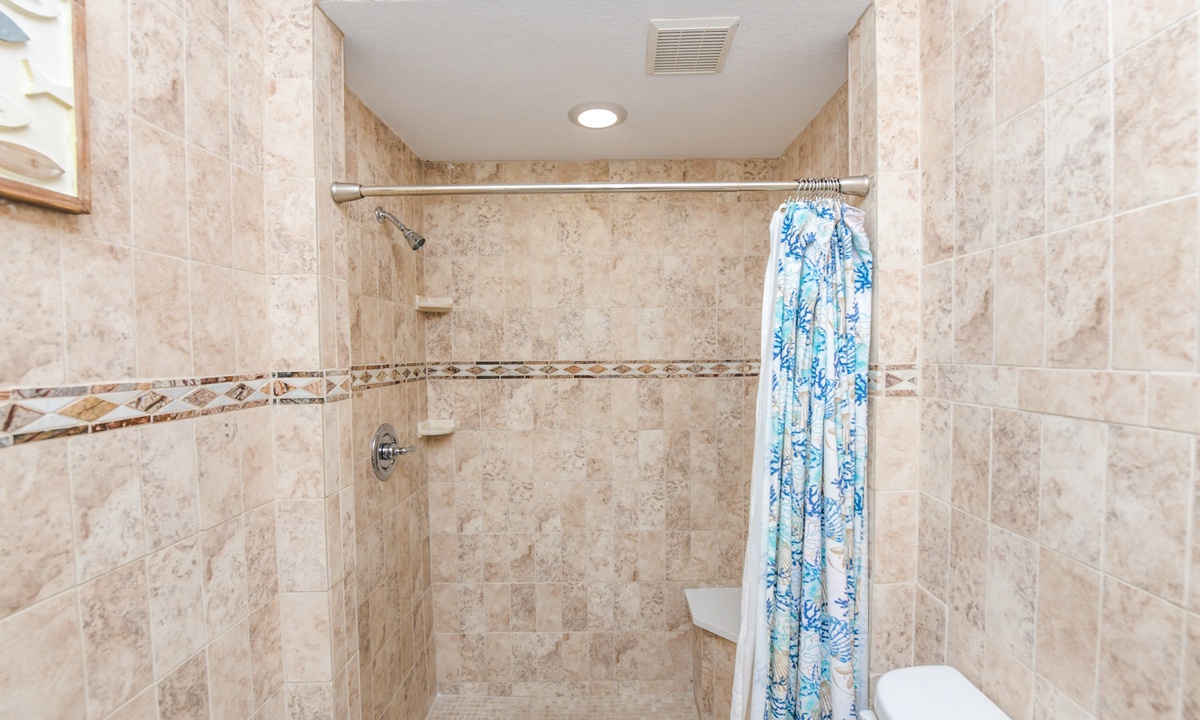 Ensuite Master Bathroom, Barefoot by the Bay - AMI Locals