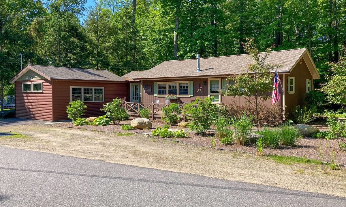 JOY58B Captivating Patrician Shores Cottage with Boat Slip