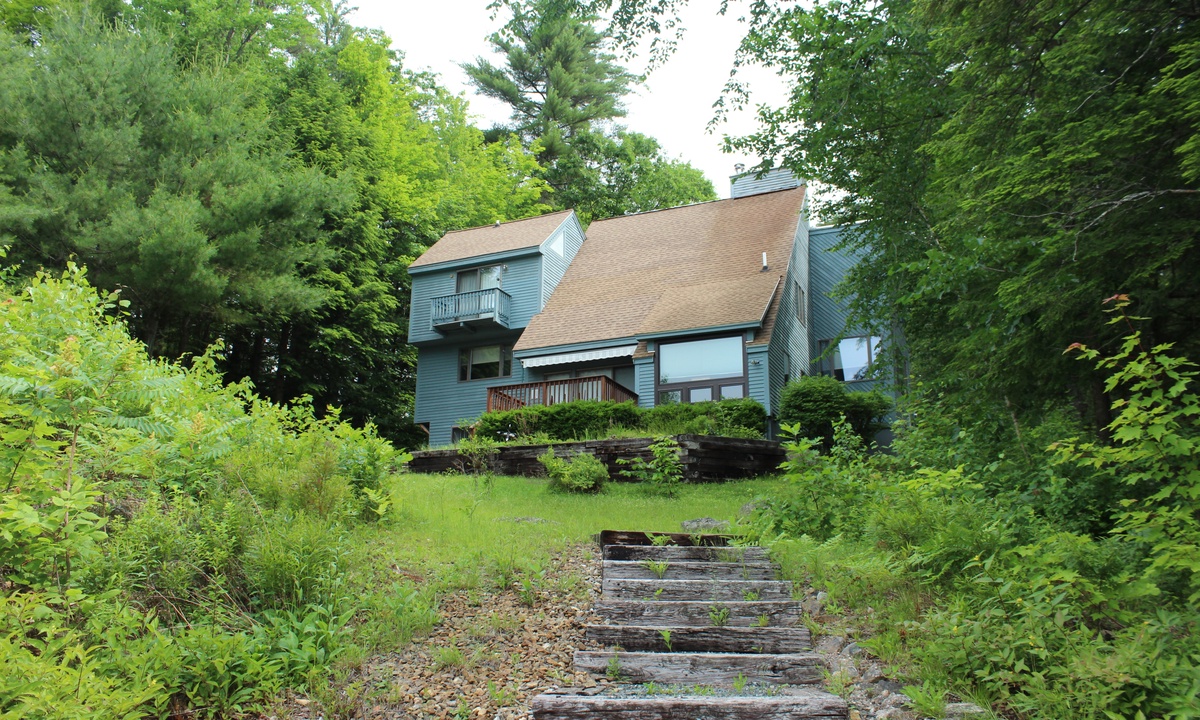 BLO9Wc Lovely Waterfront Home on Lake Wicwas Vacation Rental in