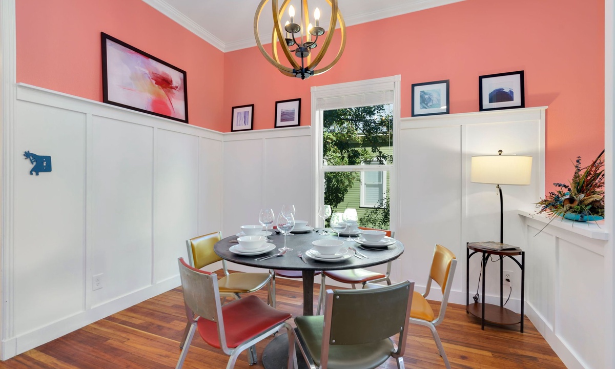 Bright & Colorful | Dining Area (seating for 6)