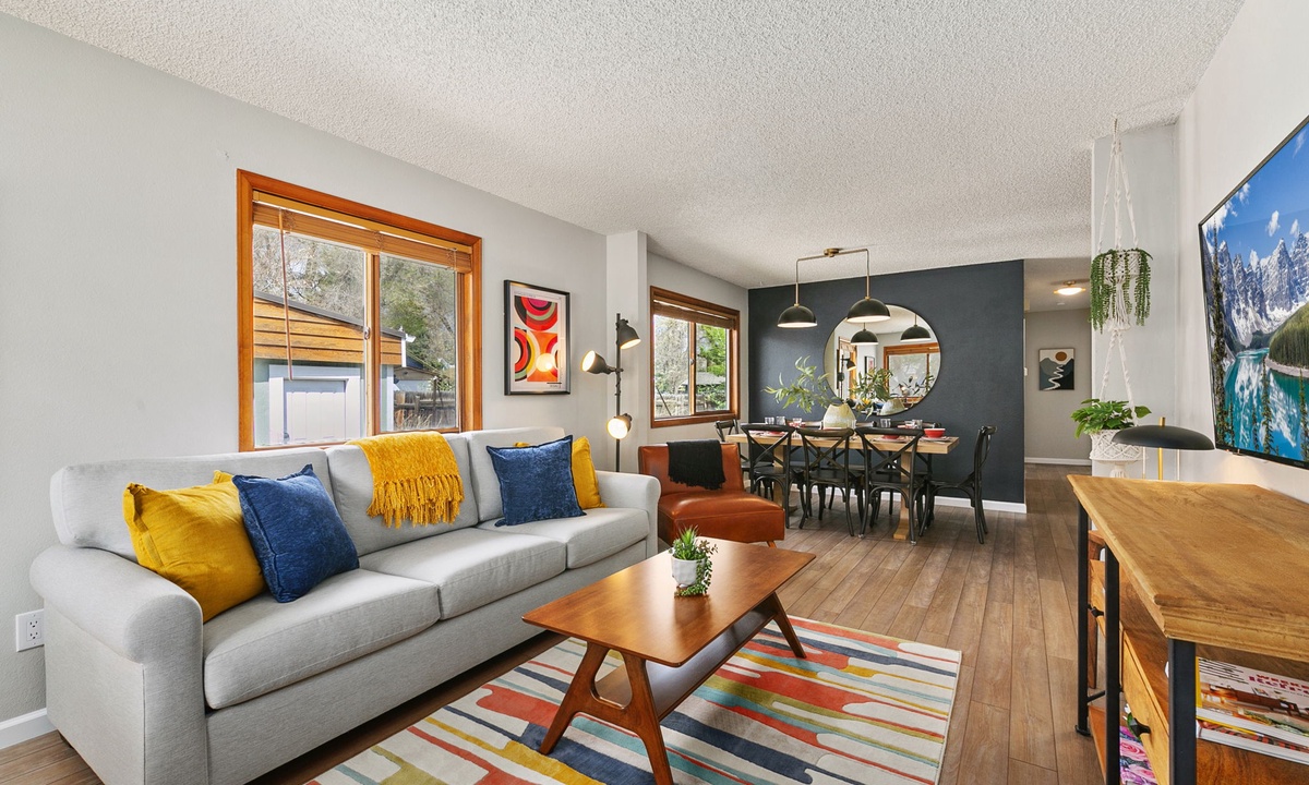 Old Town Basecamp | 6 Blocks to Old Town Square