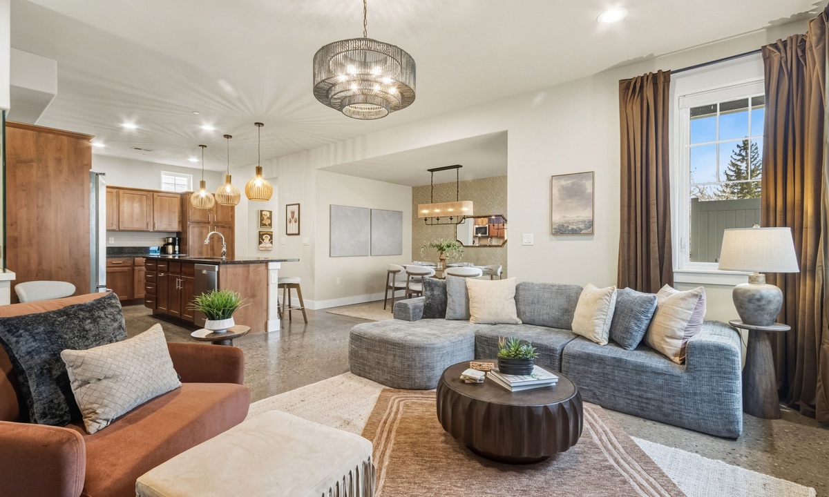 Urban Group Retreat | Fire Pit, Arcade, Pet-Friendly