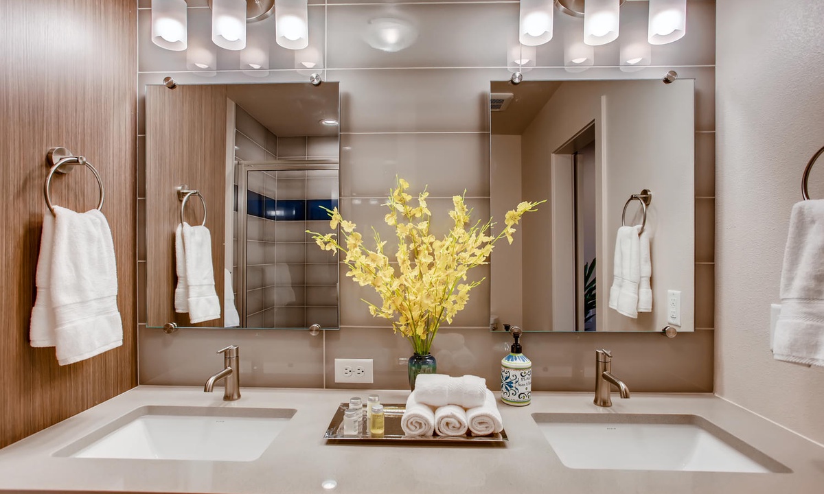 Bathroom 2 | En-suite Bath with Double Vanity