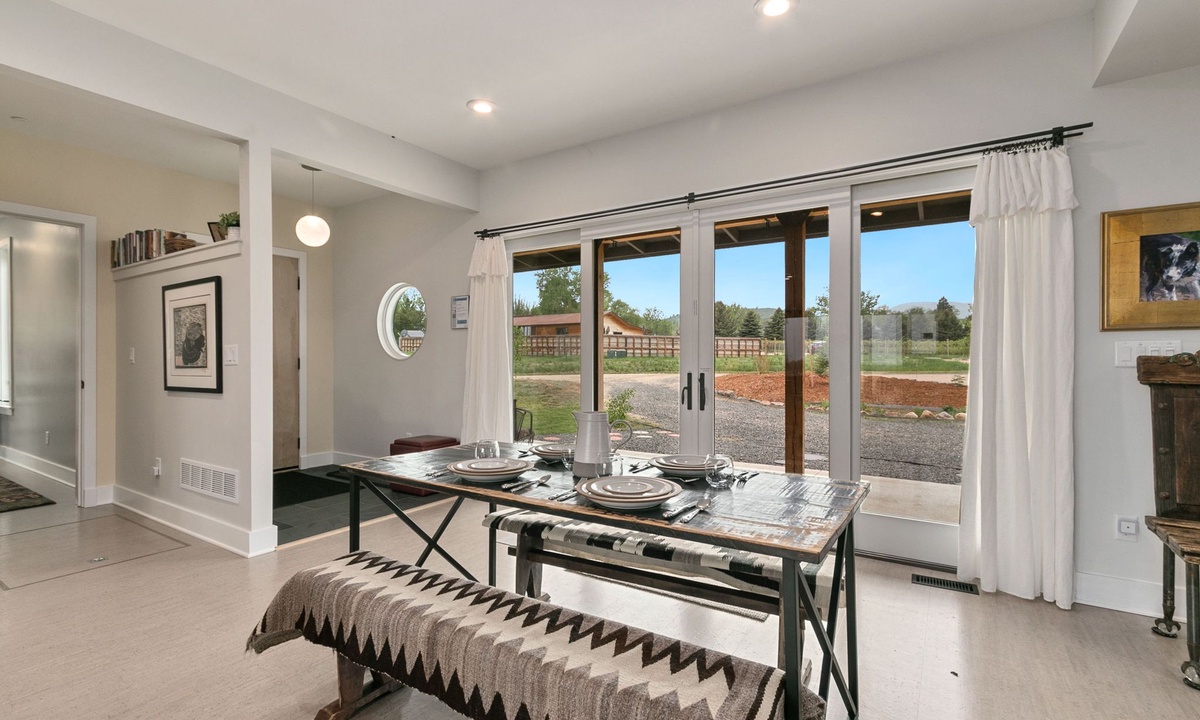 Dining Area with Vineyard Views | Seating for 6!