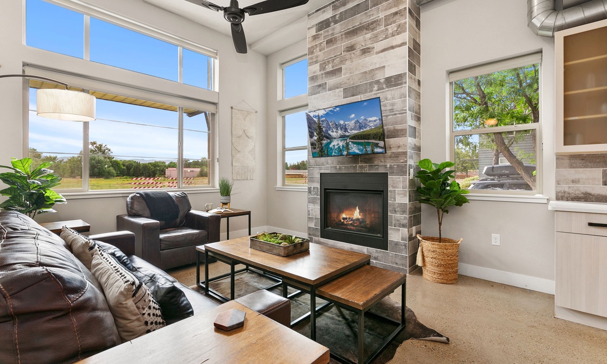 Old Town Modern New Build: Rftp Spa w/ Mtn Views!