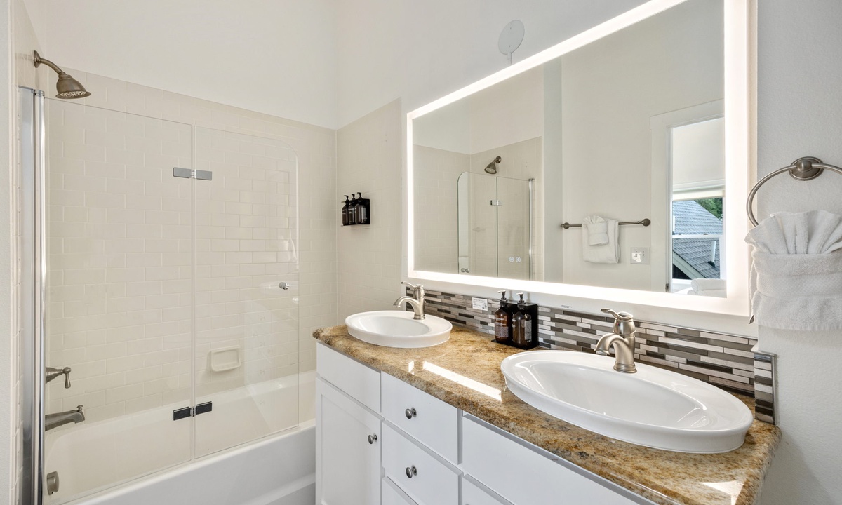 Bathroom 2 | En-suite Full Bath with Double Vanity