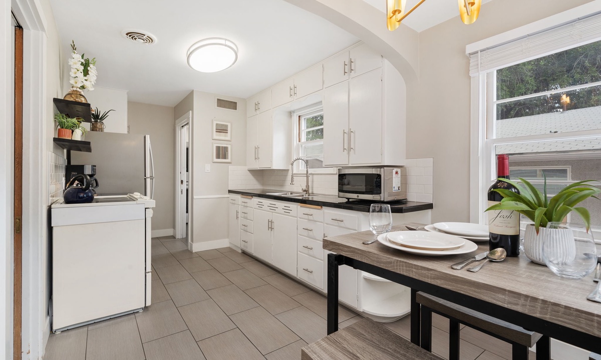 The Rams' Den – King Beds, Fire Pit, Spacious Yard