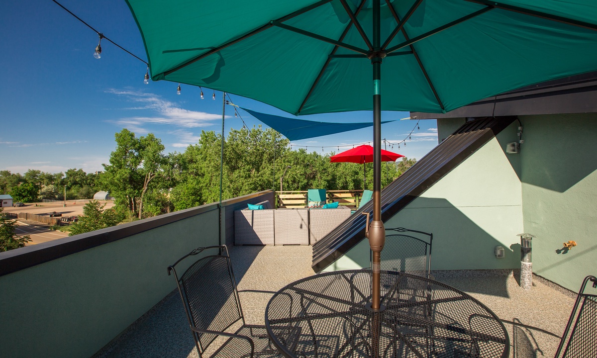 Rooftop Deck | Outdoor Dining Area